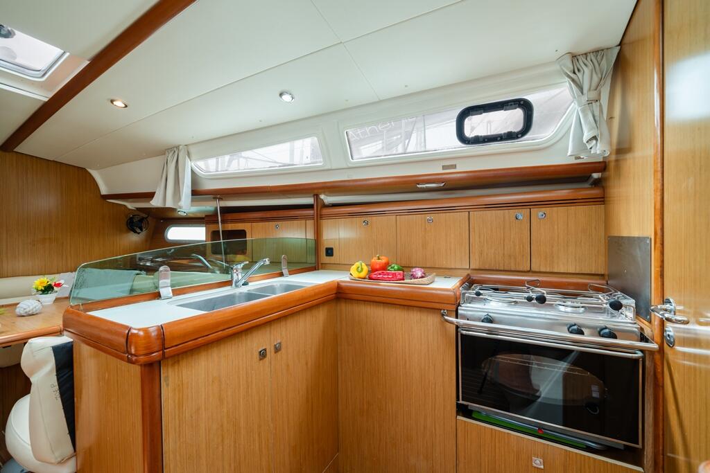Sun Odyssey 36i Dione