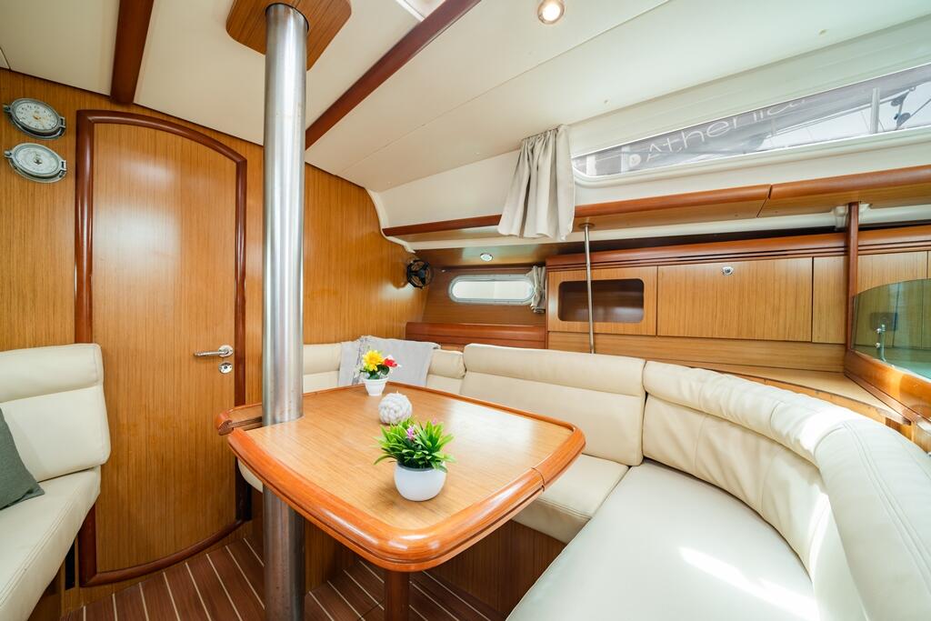 Sun Odyssey 36i Dione