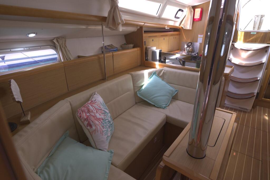 Sun Odyssey 36i Candy