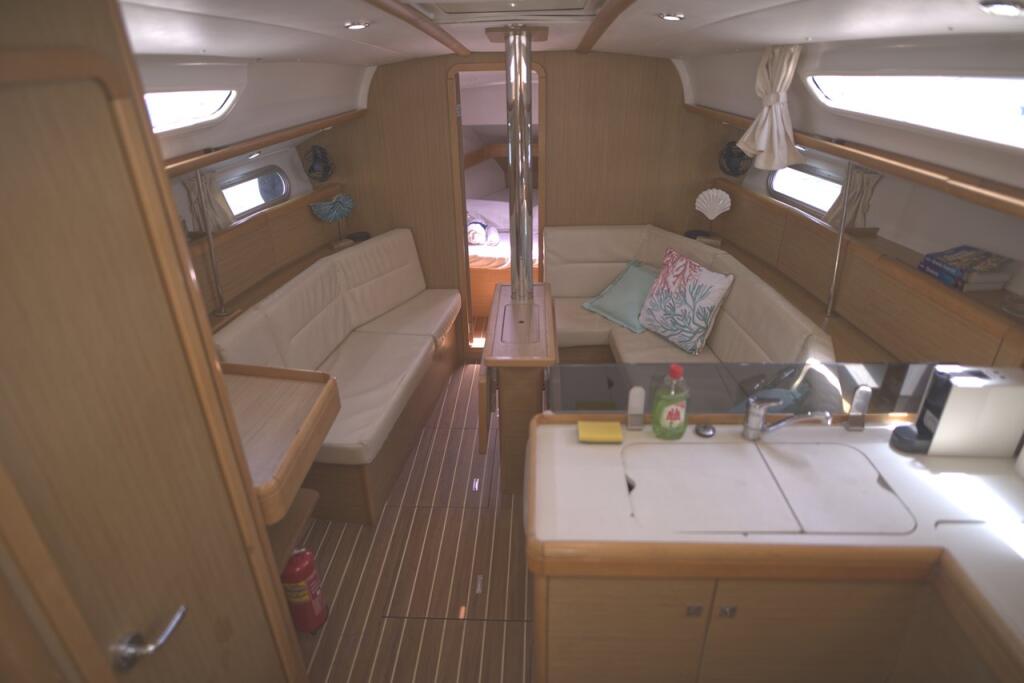 Sun Odyssey 36i Candy