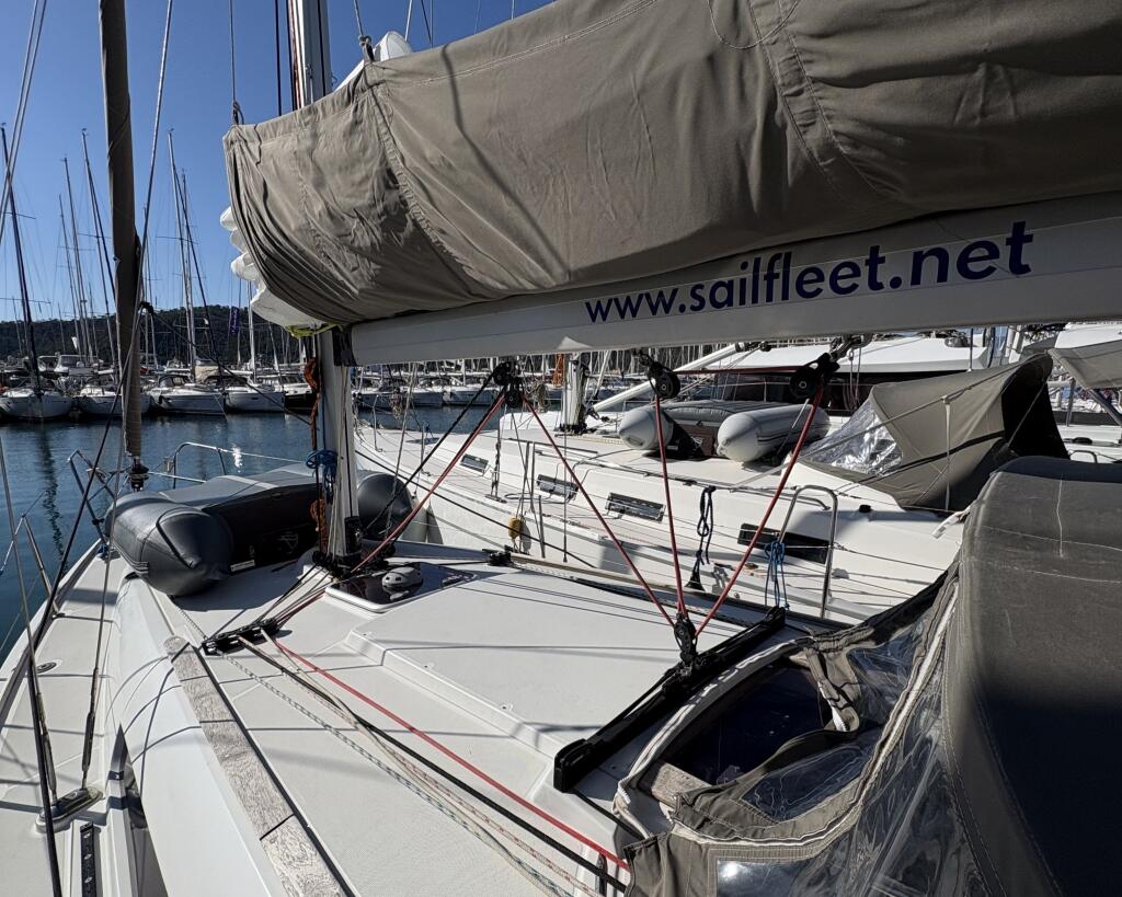 Sun Odyssey 36i Sail Mira