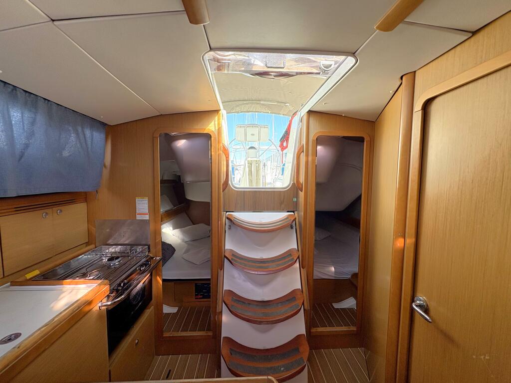 Sun Odyssey 36i Sail Mira