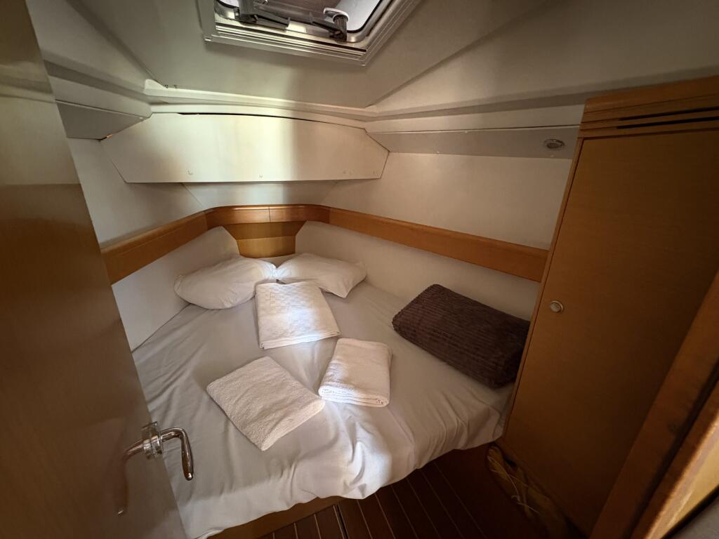 Sun Odyssey 36i Sail Mira