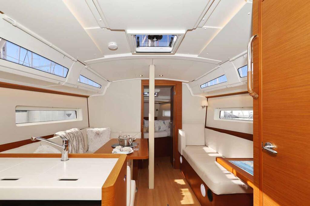 Sun Odyssey 380 Performance Mymia