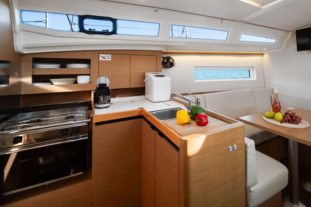 Sun Odyssey 380 Nala