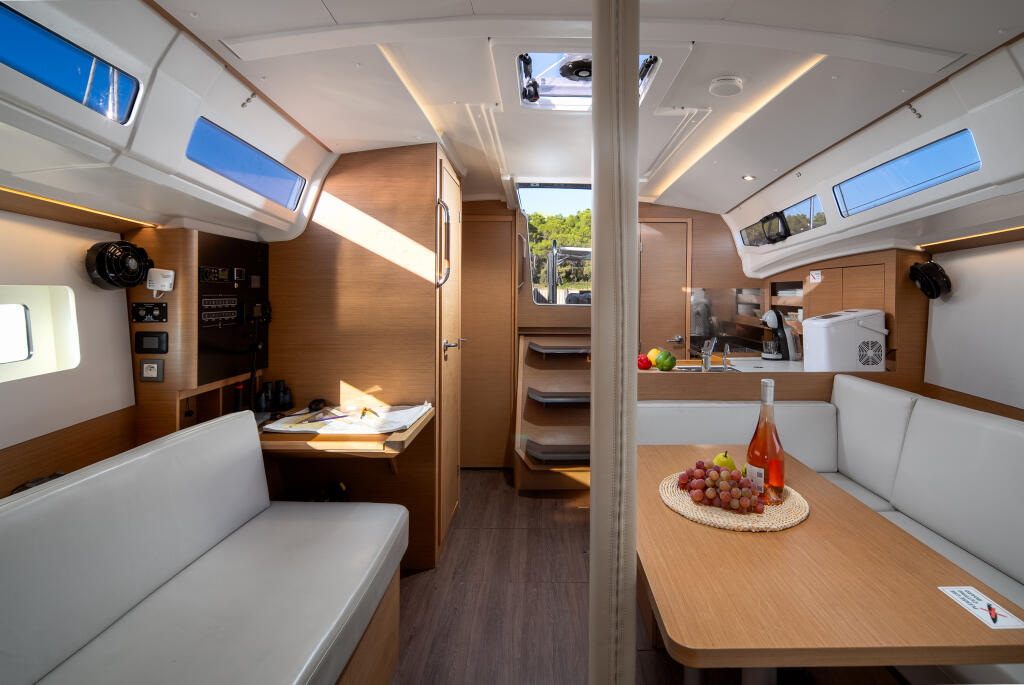 Sun Odyssey 380 Nala