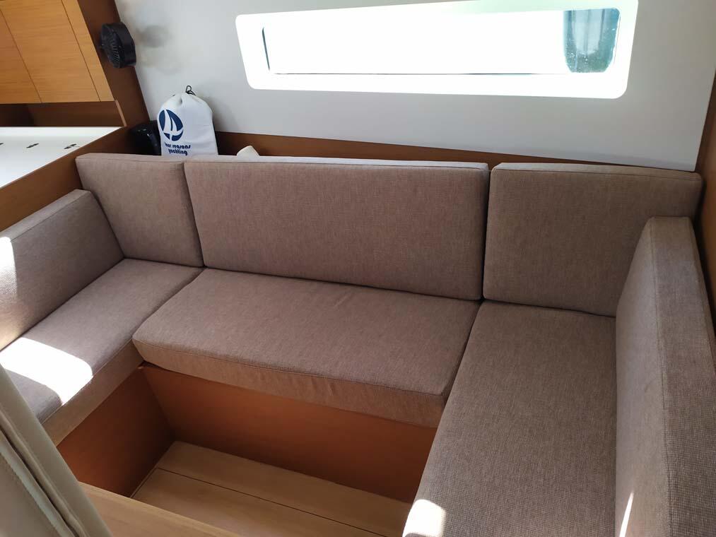 Sun Odyssey 380 Bright Elli