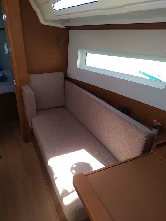 Sun Odyssey 380 Bright Elli
