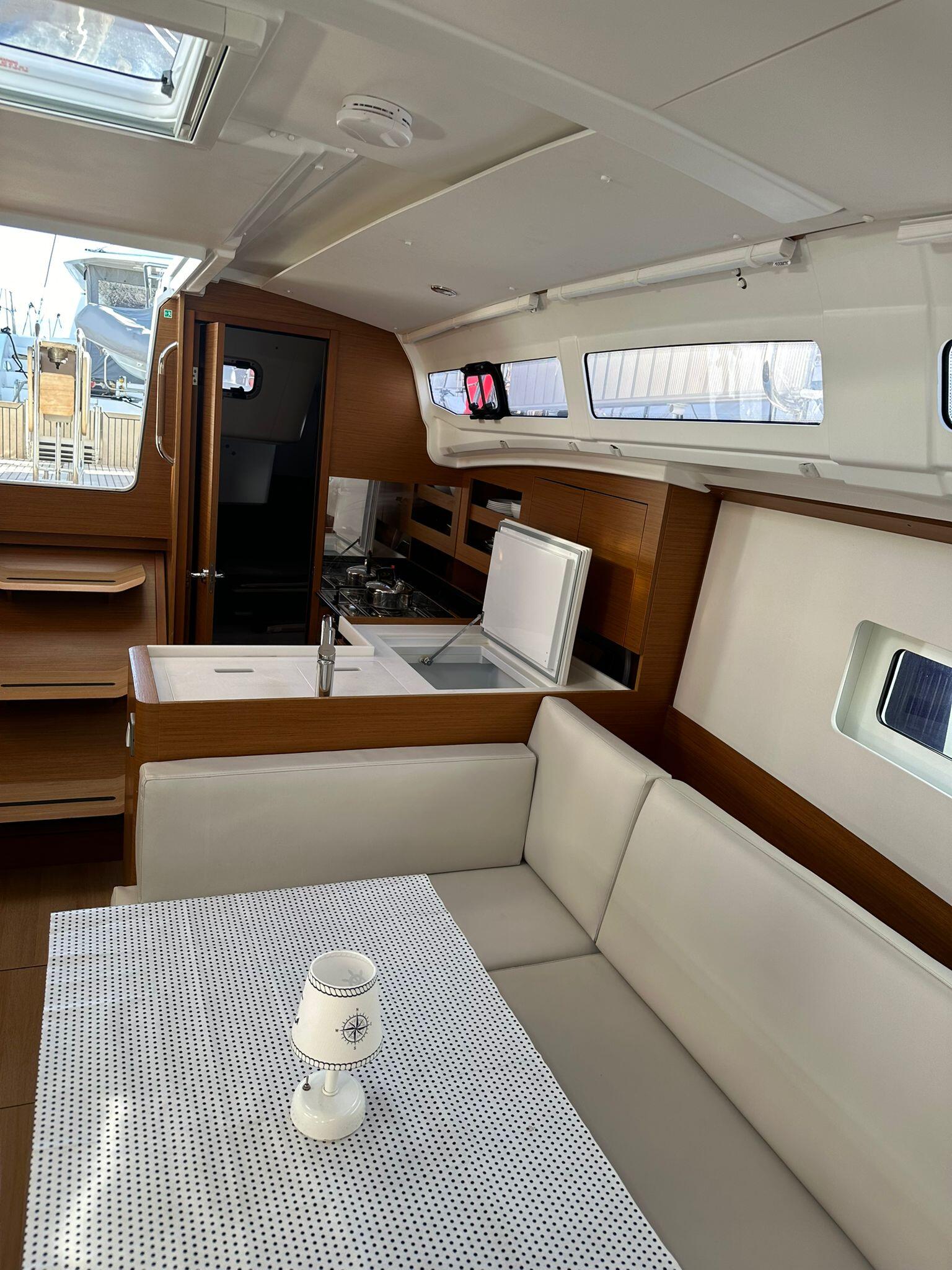 Sun Odyssey 380 Ocean Breeze