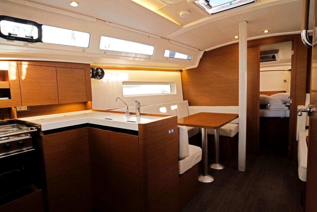 Sun Odyssey 380 Sea Kiss