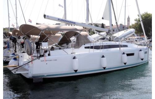Sun Odyssey 380 Red Kiss