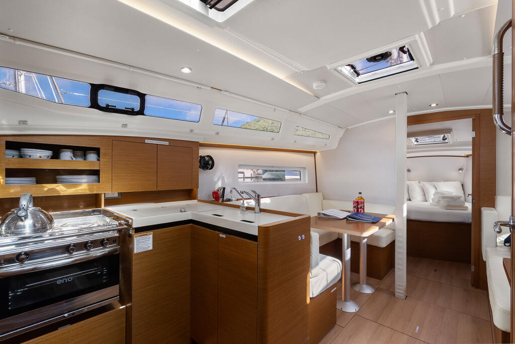 Sun Odyssey 380 Soca Sleigh