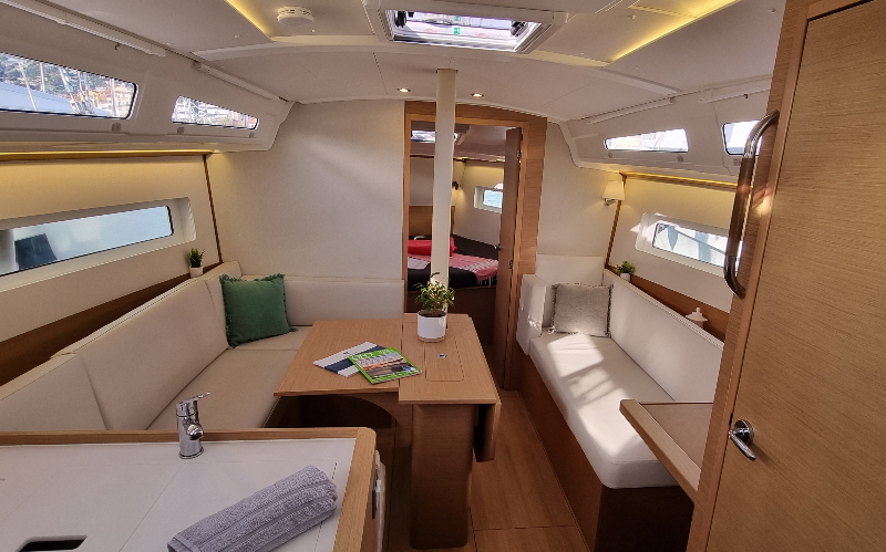 Sun Odyssey 380 Sunny