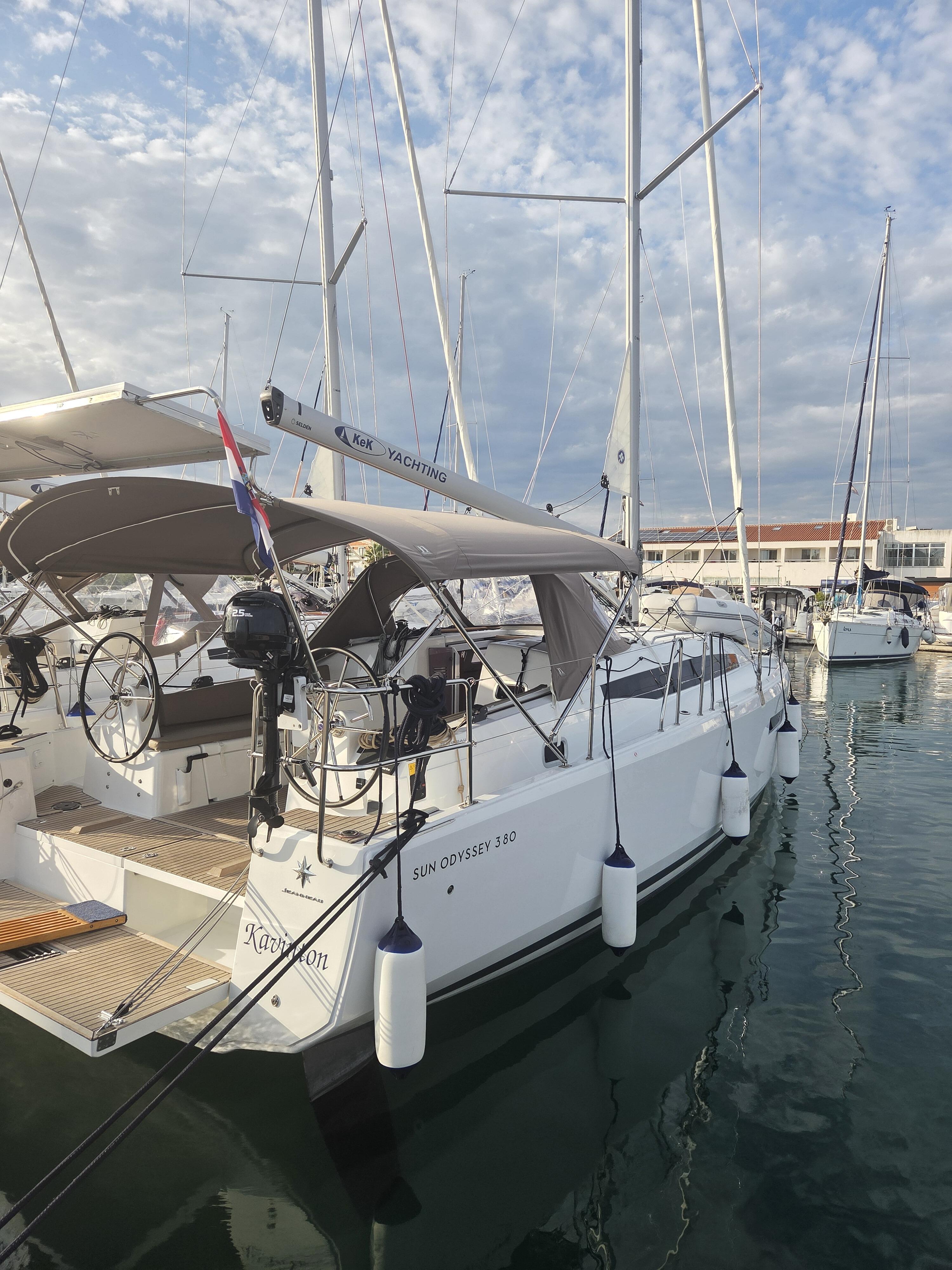 Sun Odyssey 380 Kavinton