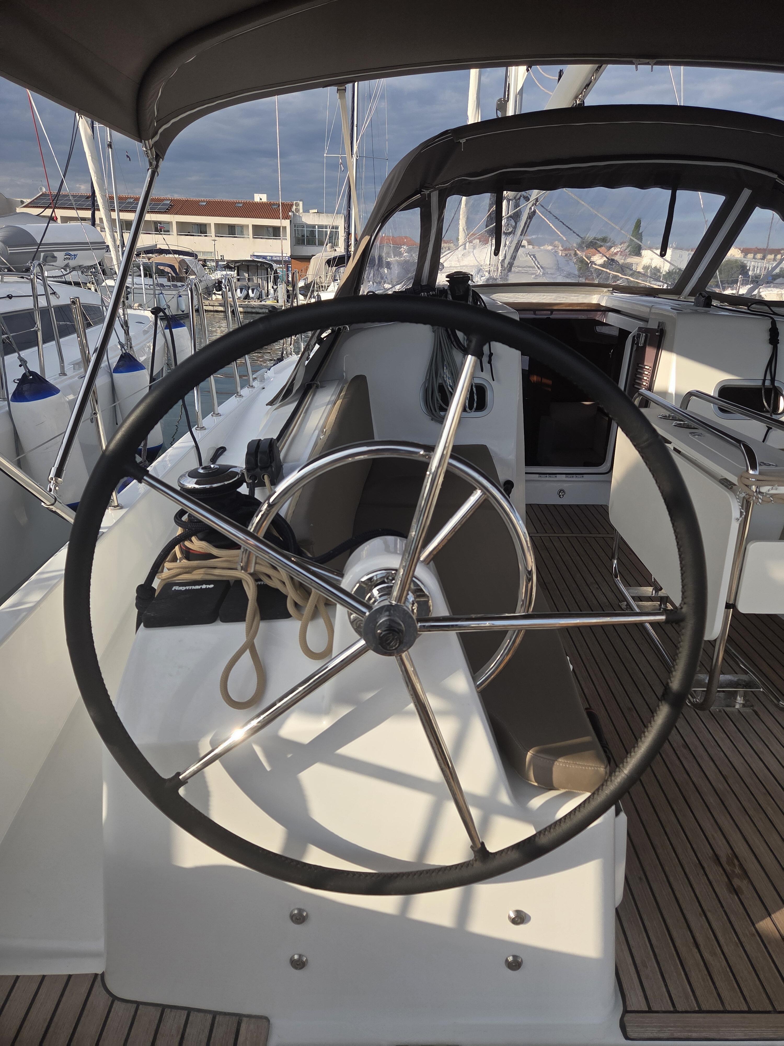 Sun Odyssey 380 Kavinton