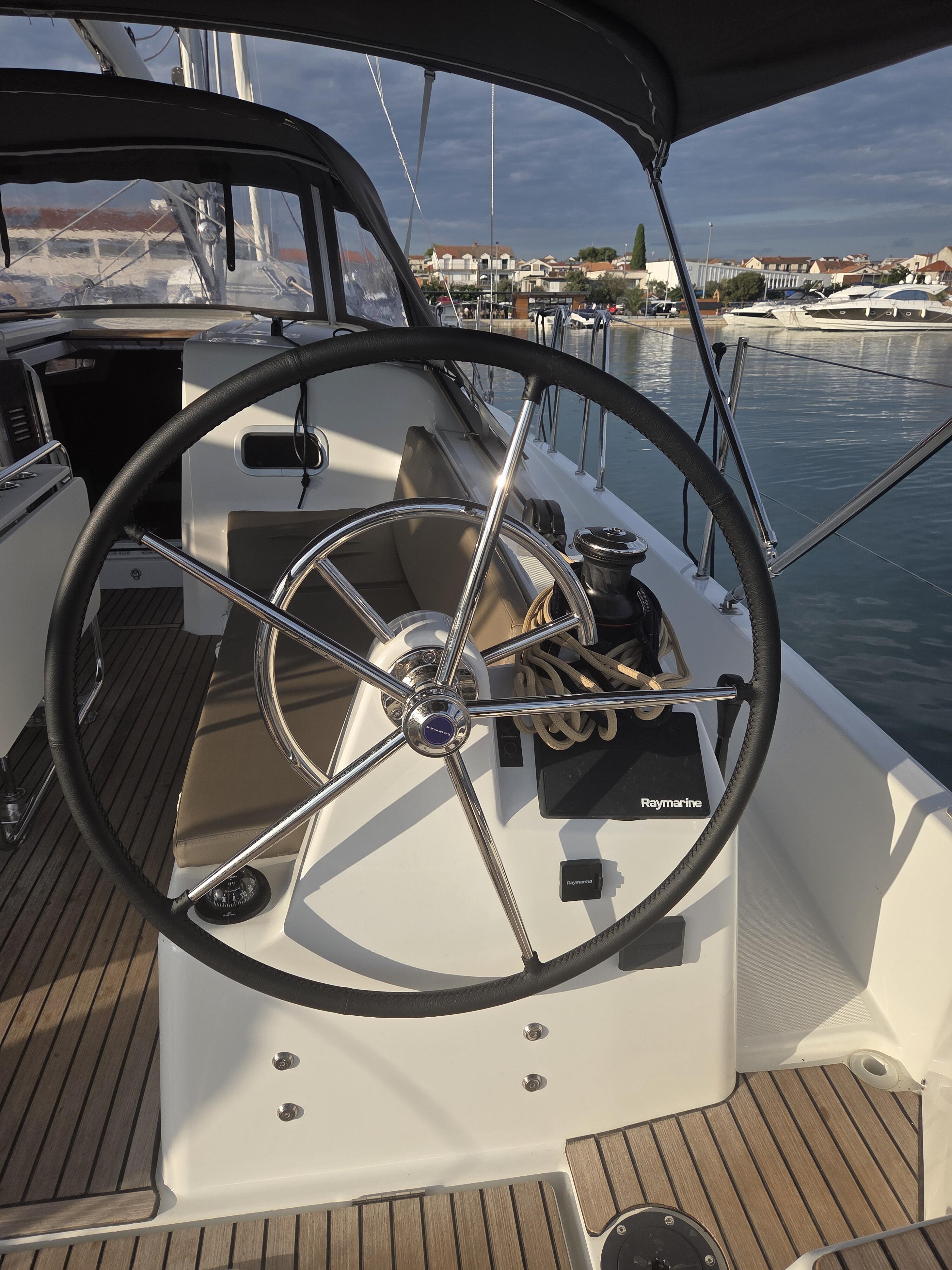 Sun Odyssey 380 Kavinton
