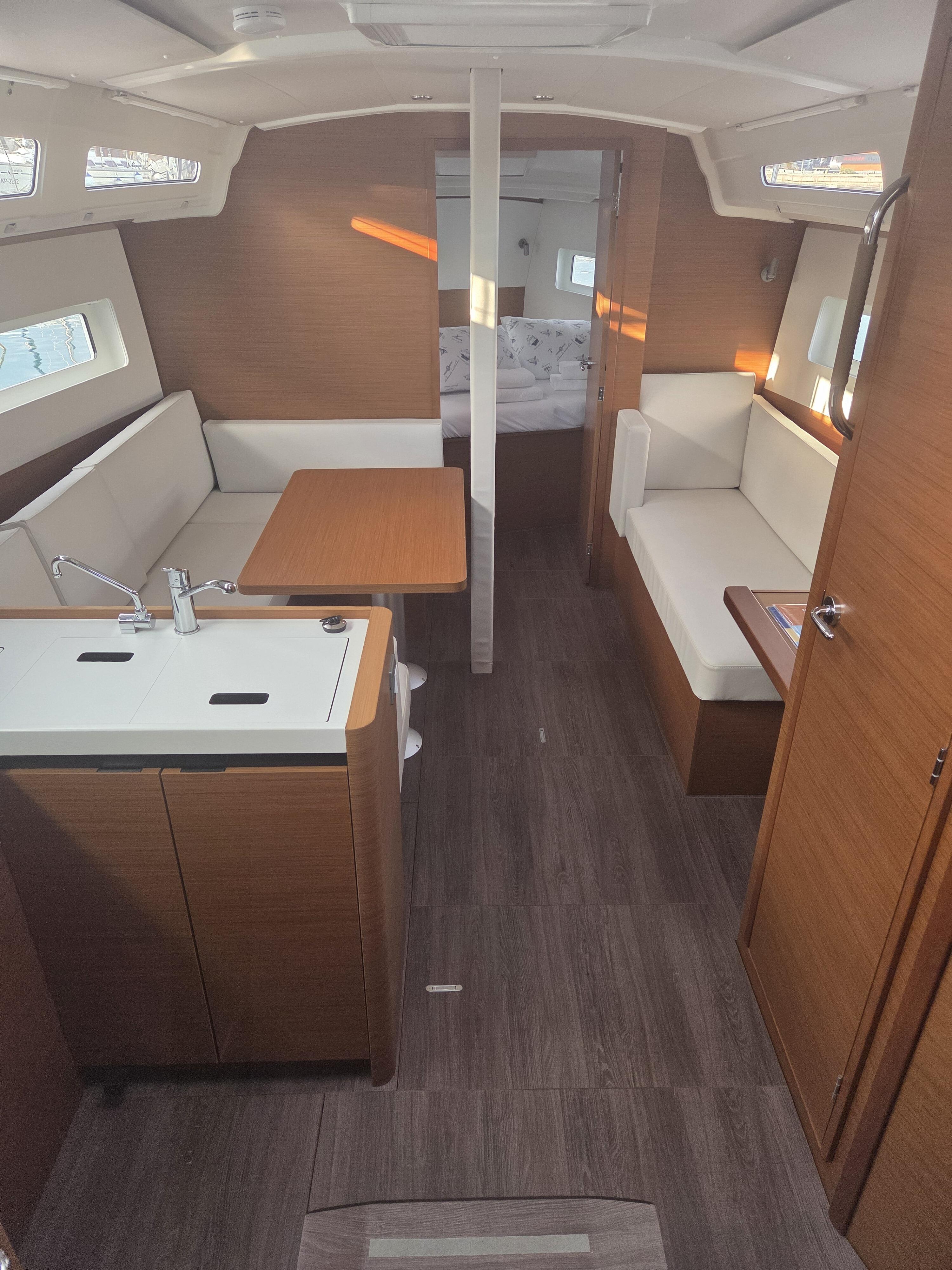Sun Odyssey 380 Kavinton