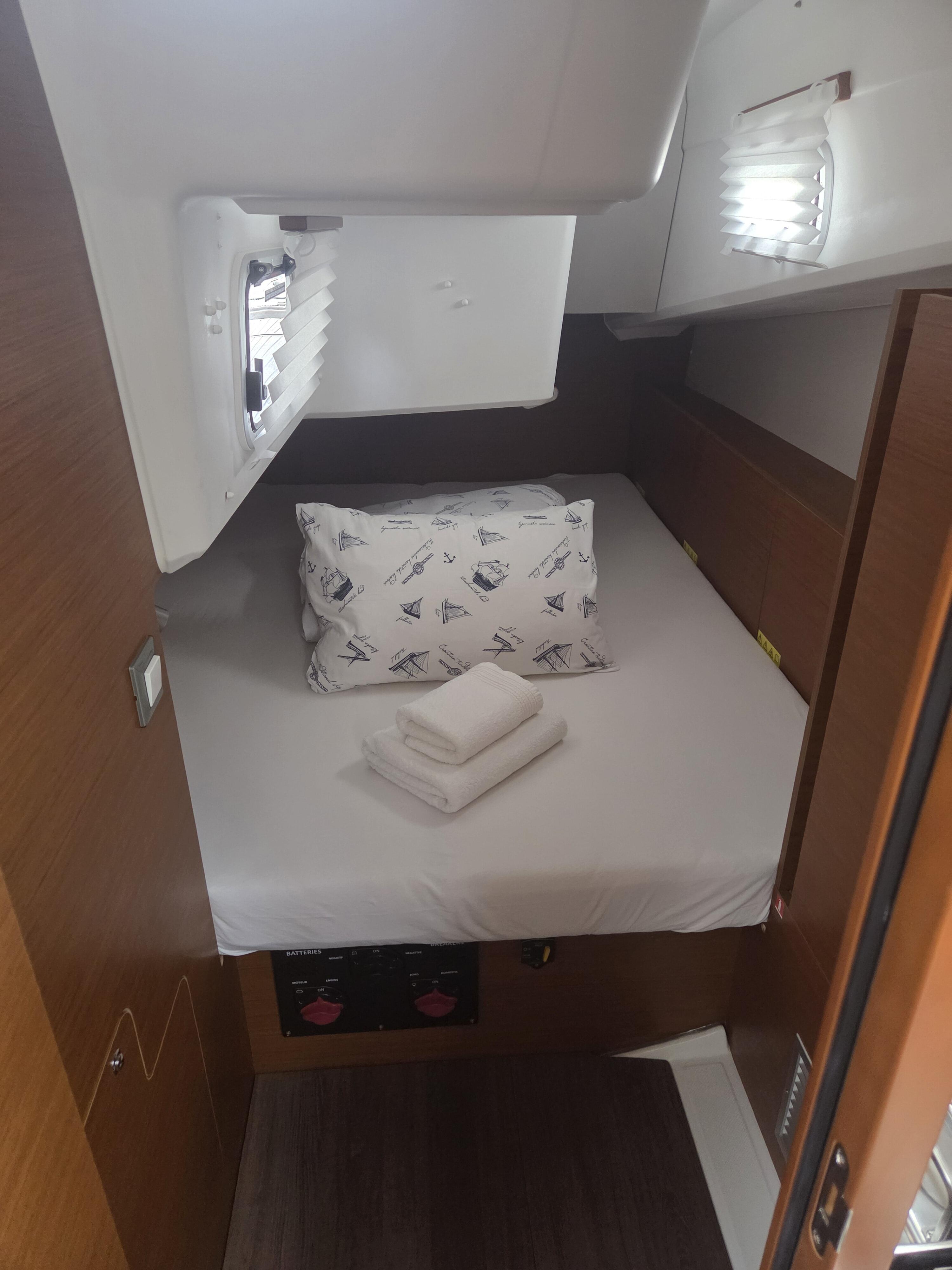 Sun Odyssey 380 Kavinton