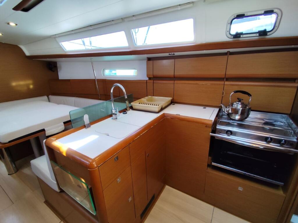 Sun Odyssey 389 PEACOK