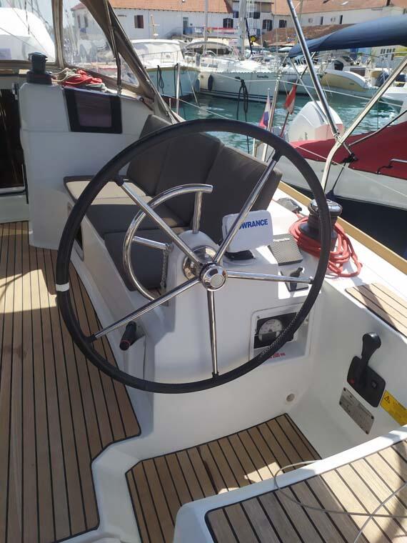 Sun Odyssey 389 živjelli
