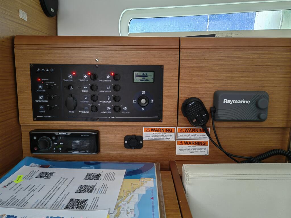 Sun Odyssey 389 Islanders