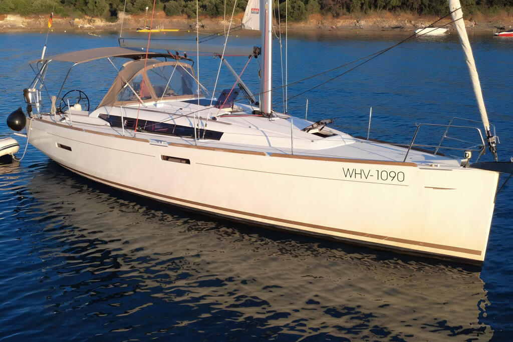 Sun Odyssey 389 Tina