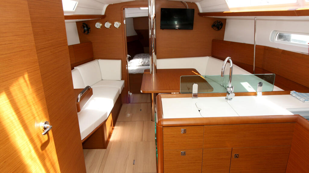 Sun Odyssey 389 Tina