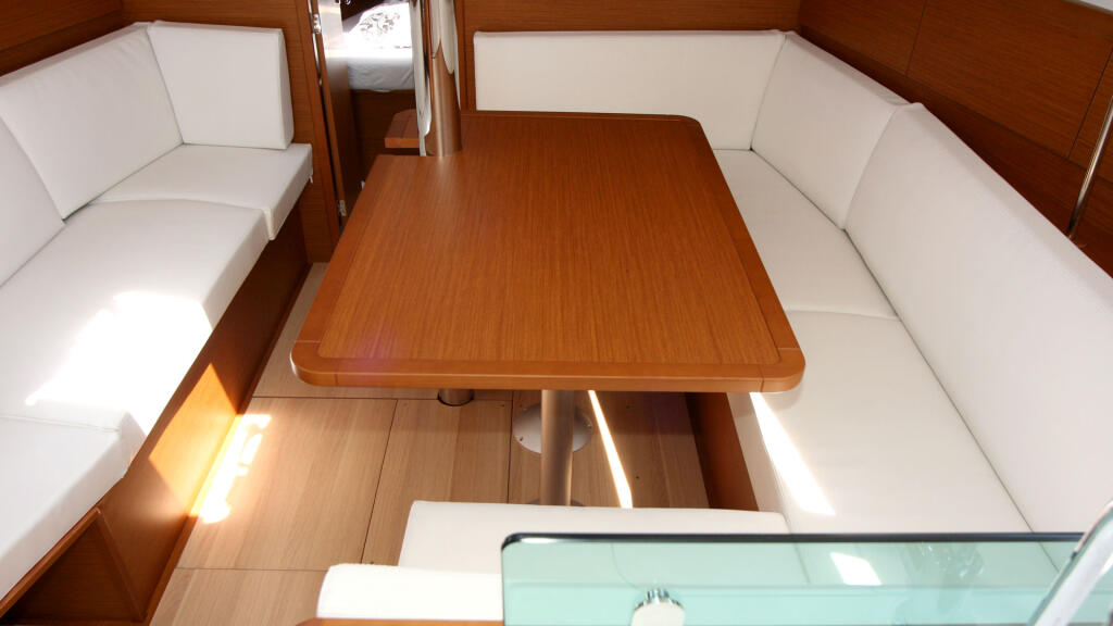 Sun Odyssey 389 Tina