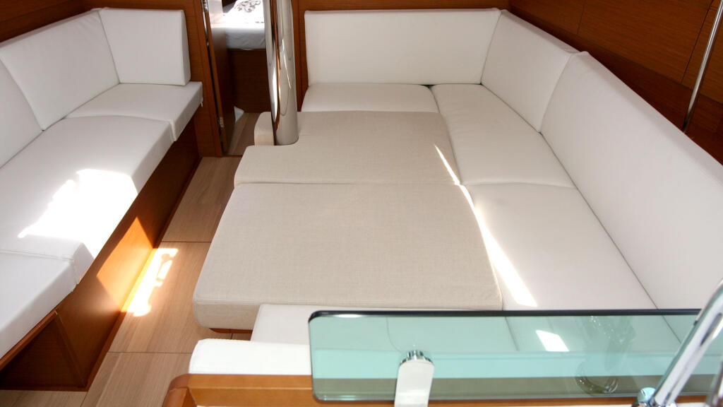 Sun Odyssey 389 Tina