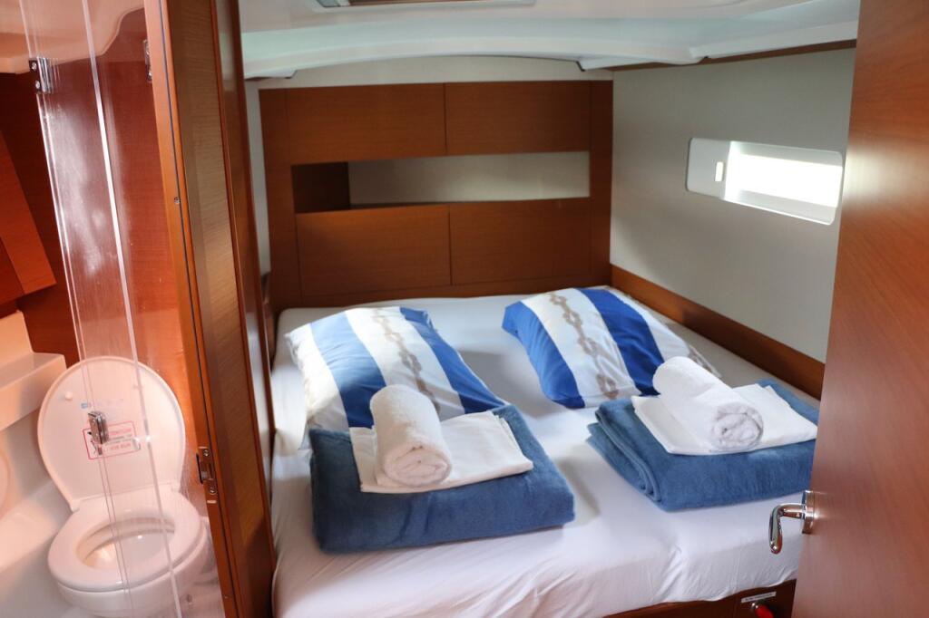 Sun Odyssey 410 Shaken Not Stirred