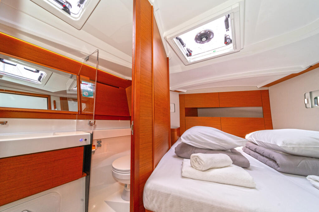 Sun Odyssey 410 First Date