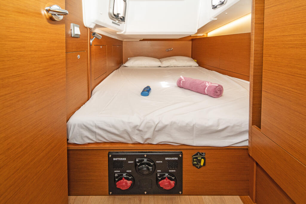 Sun Odyssey 410 Naias