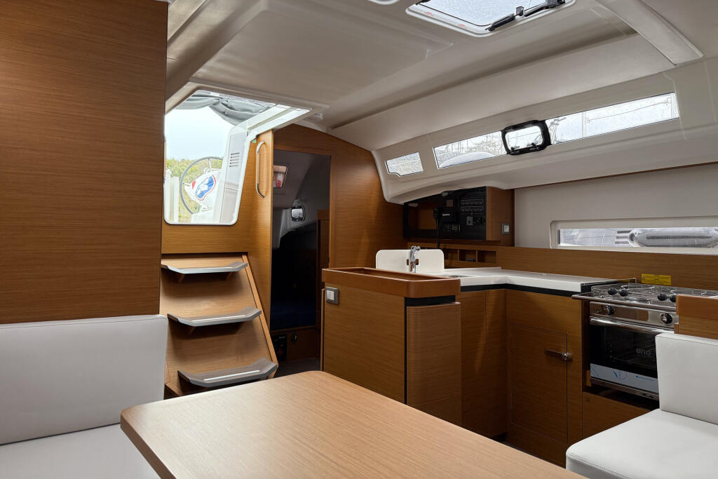 Sun Odyssey 410 Maral
