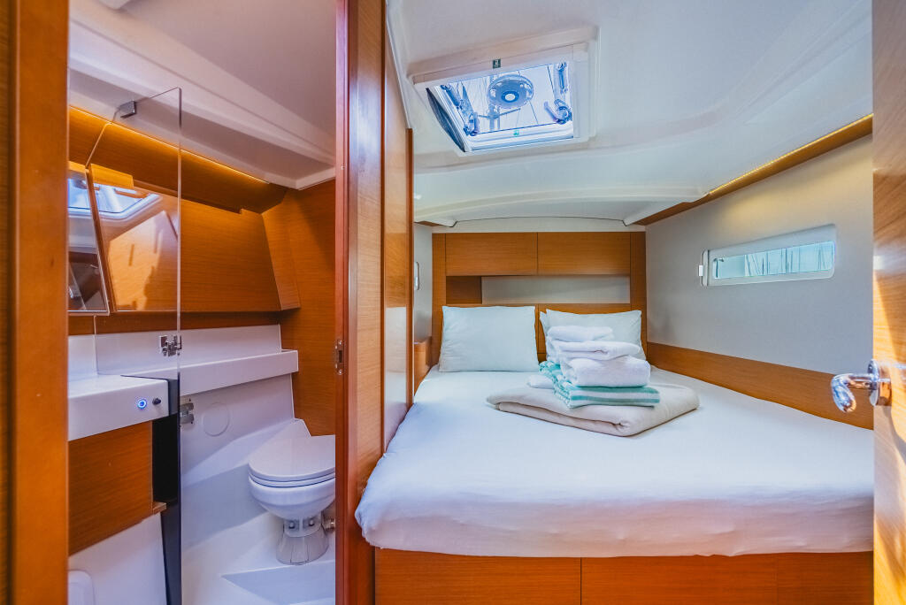 Sun Odyssey 410 Tola Sunrise