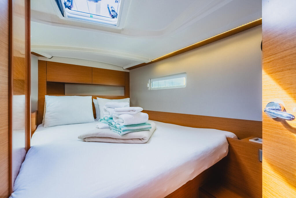 Sun Odyssey 410 Tola Sunrise