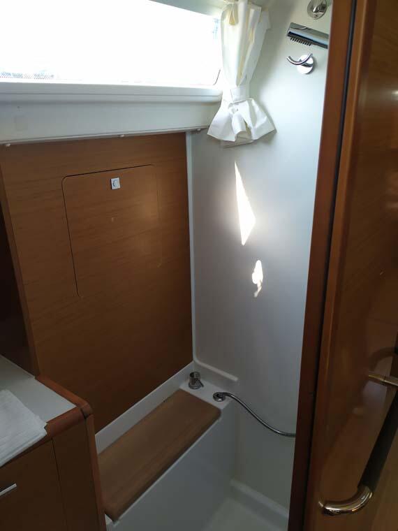 Sun Odyssey 419 Mango Tango