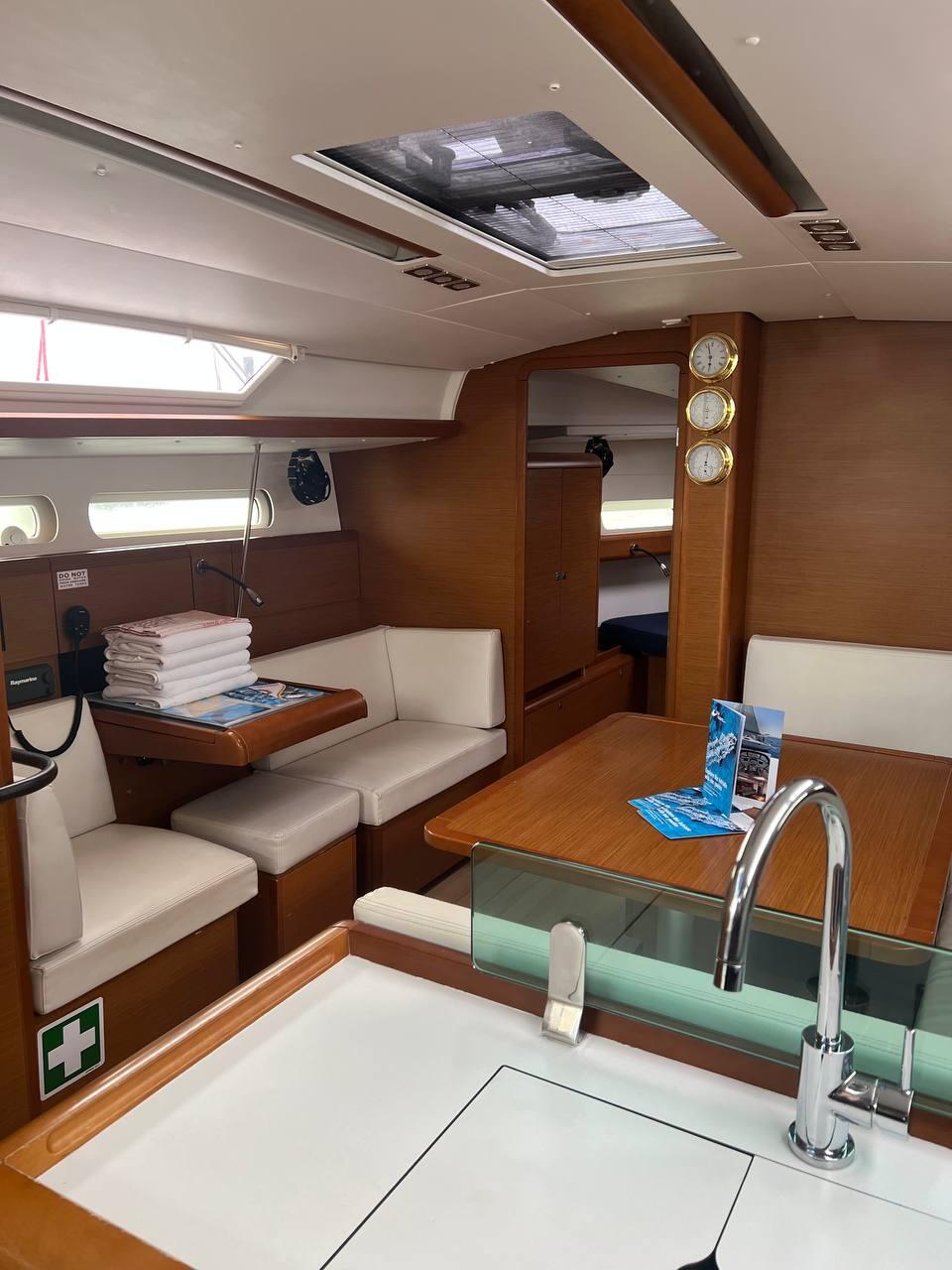 Sun Odyssey 419 Star Gazer