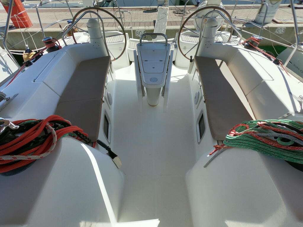 Sun Odyssey 42i Praha