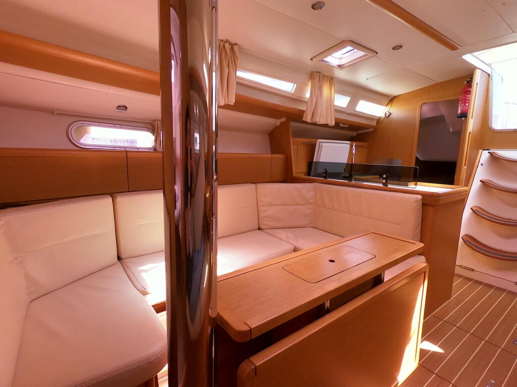 Sun Odyssey 42i Praha