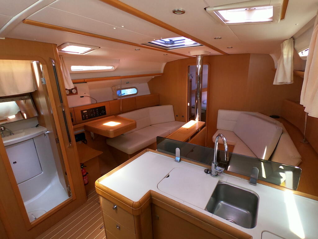 Sun Odyssey 42i Praha