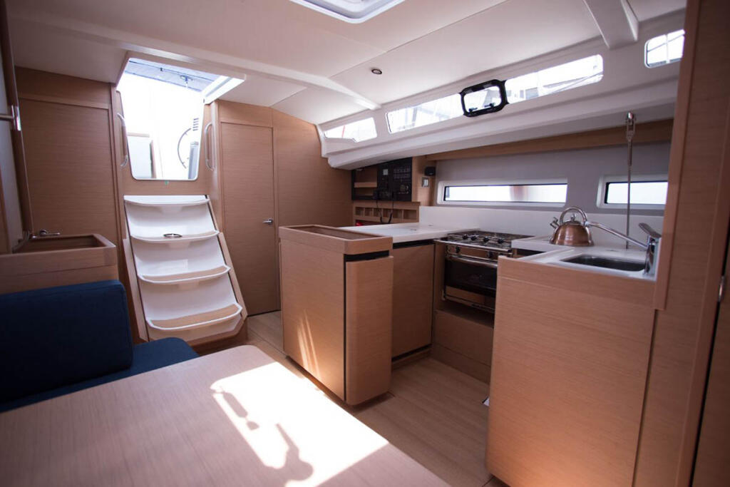 Sun Odyssey 440 La Baavca