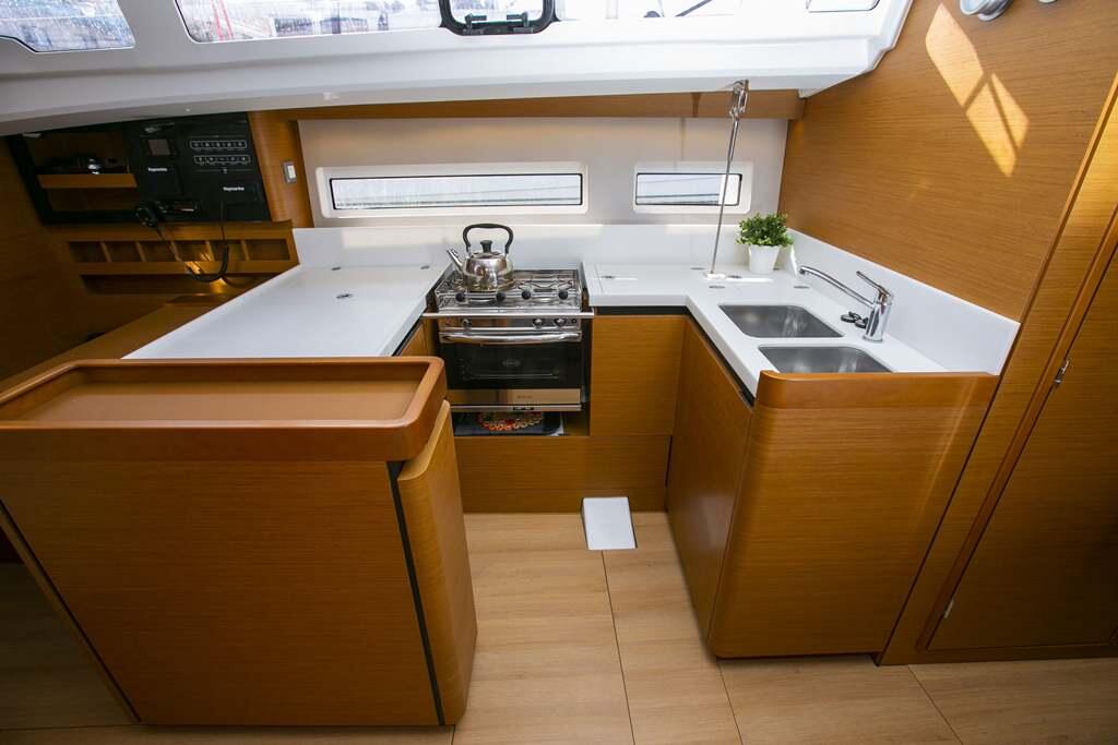 Sun Odyssey 440 Endeavour