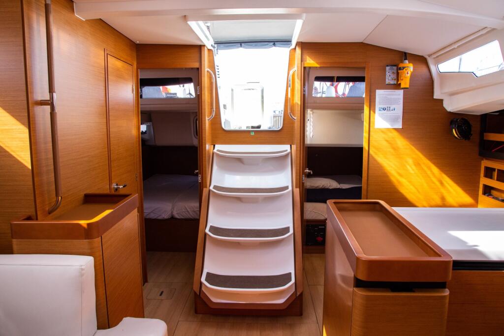 Sun Odyssey 440 Monolith