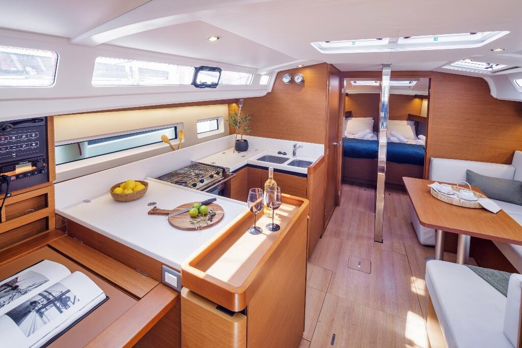 Sun Odyssey 440 Thousand Sunny