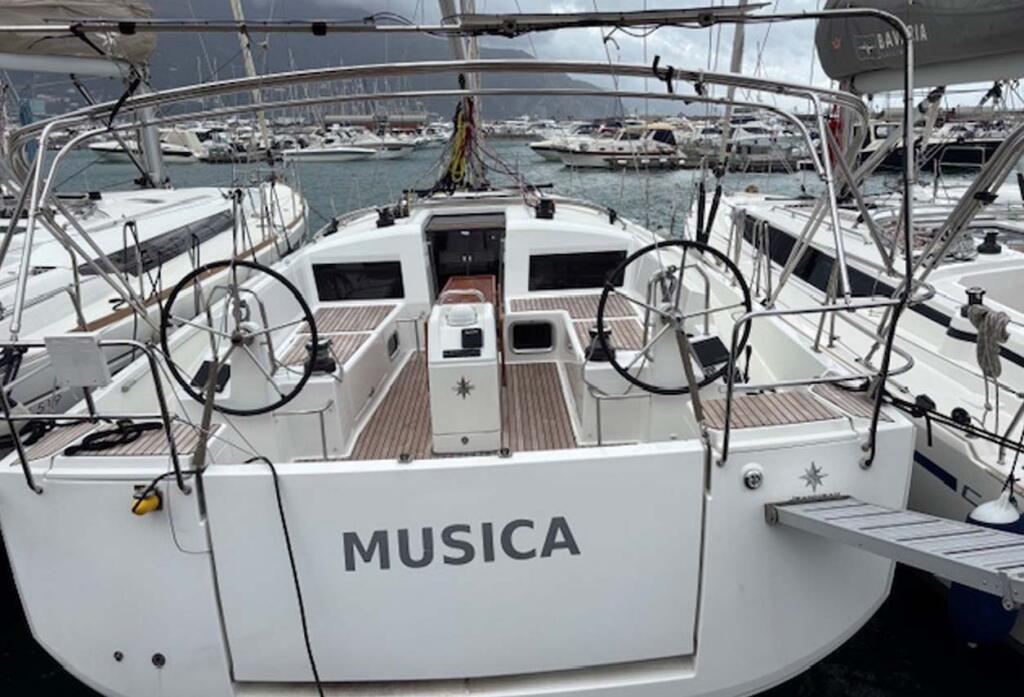 Sun Odyssey 440 Musica