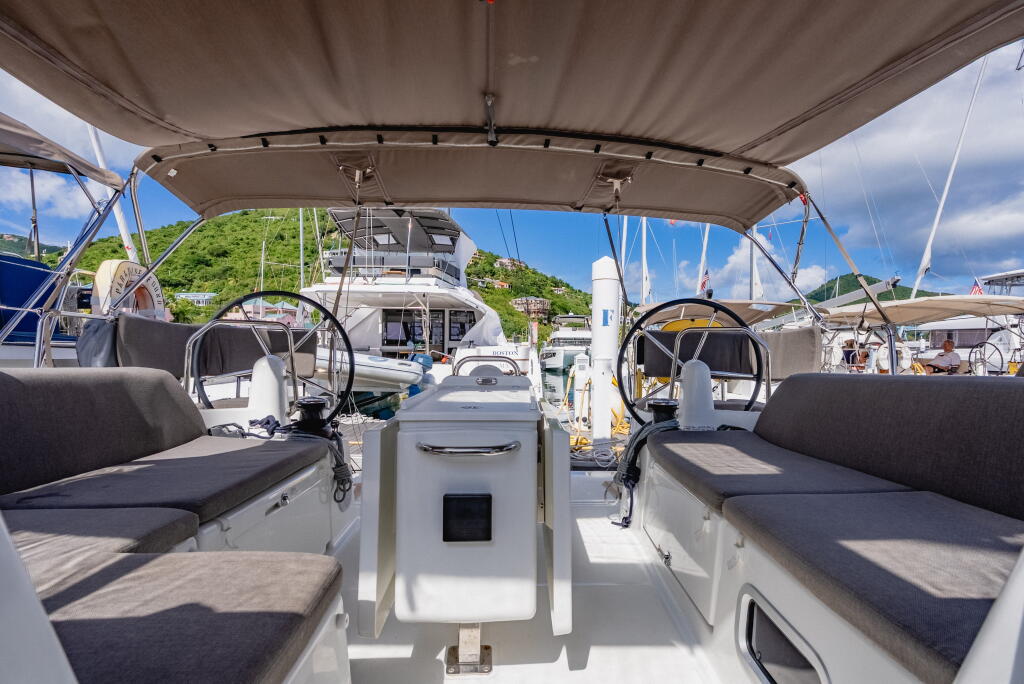 Sun Odyssey 440 Air Guitar