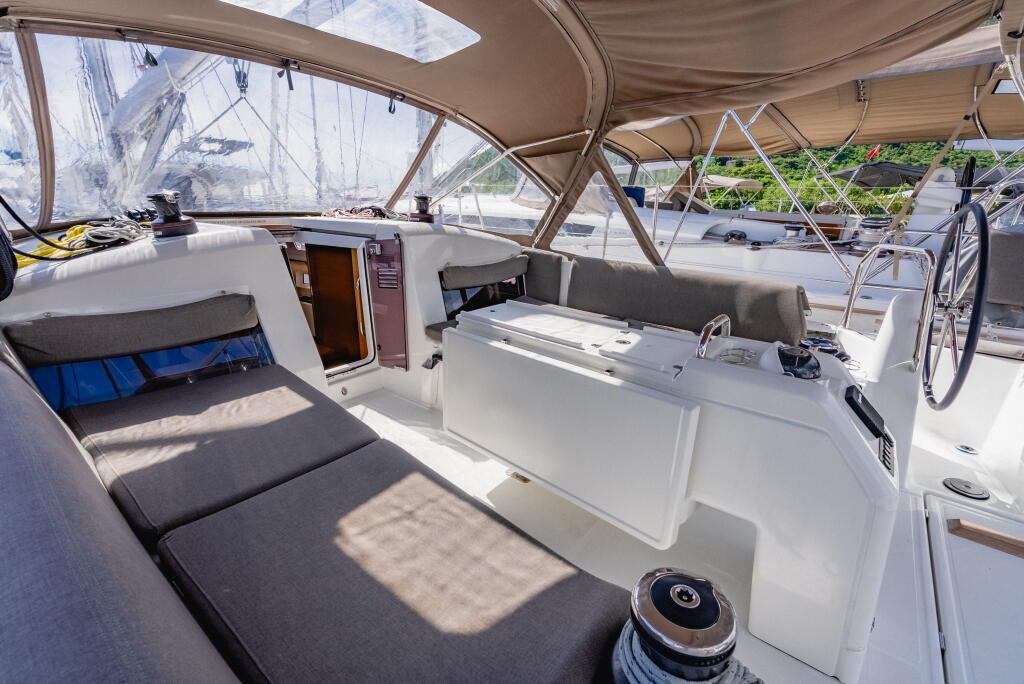 Sun Odyssey 440 Air Guitar