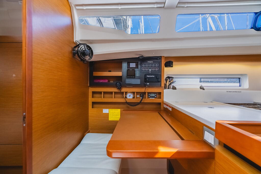 Sun Odyssey 440 Air Guitar