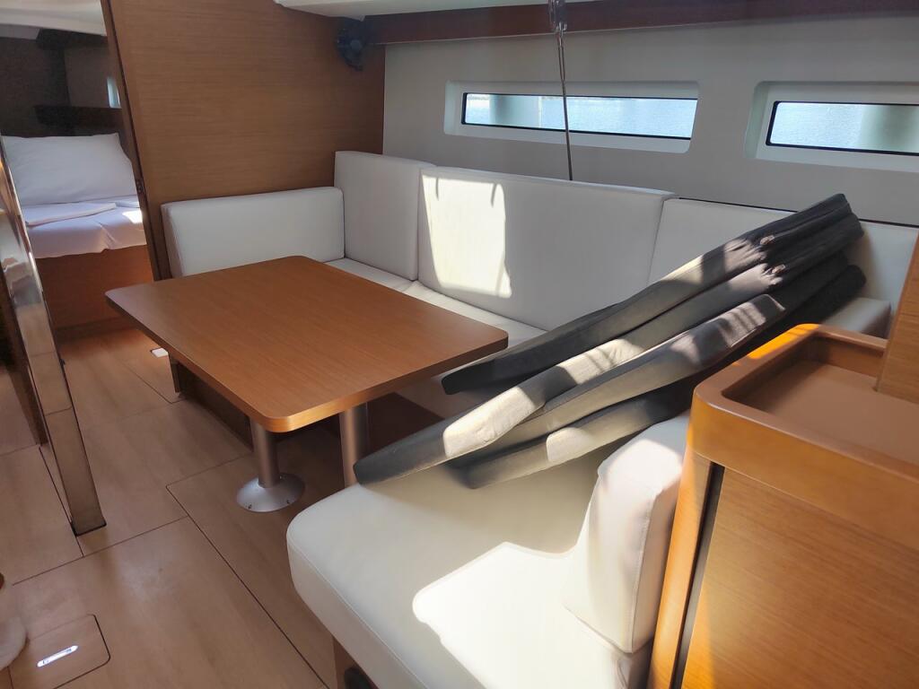Sun Odyssey 440 Leona