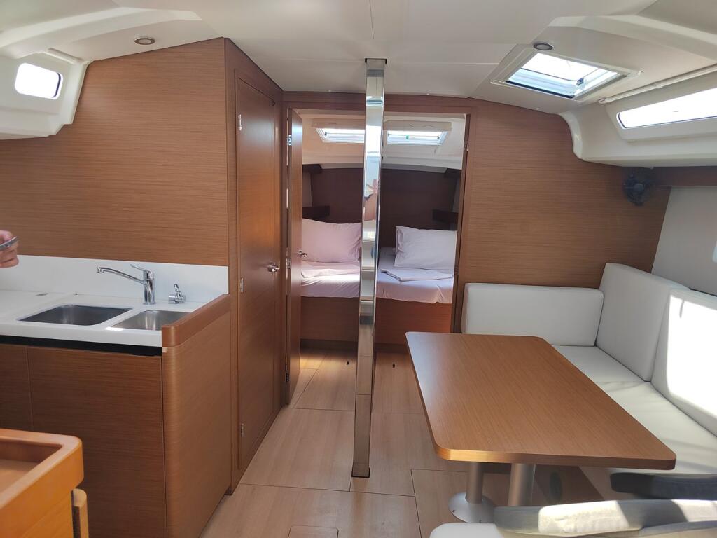 Sun Odyssey 440 Leona